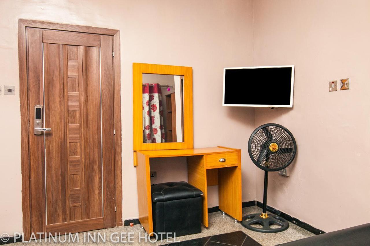 Platinum Inn Gee Hotel Suru Lere Exterior photo