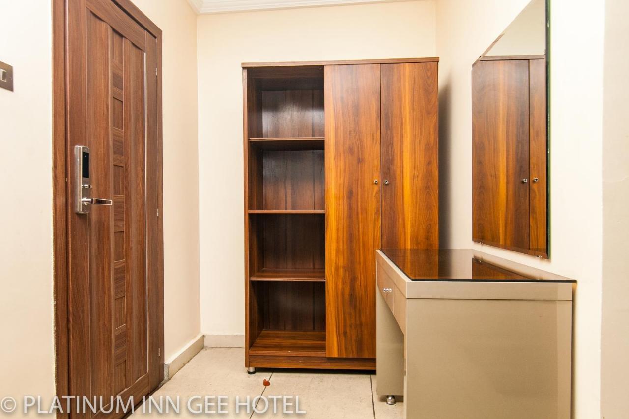 Platinum Inn Gee Hotel Suru Lere Exterior photo