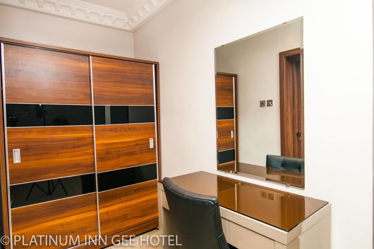 Platinum Inn Gee Hotel Suru Lere Exterior photo