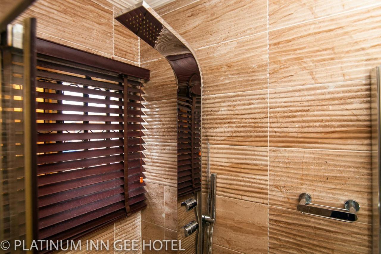 Platinum Inn Gee Hotel Suru Lere Exterior photo